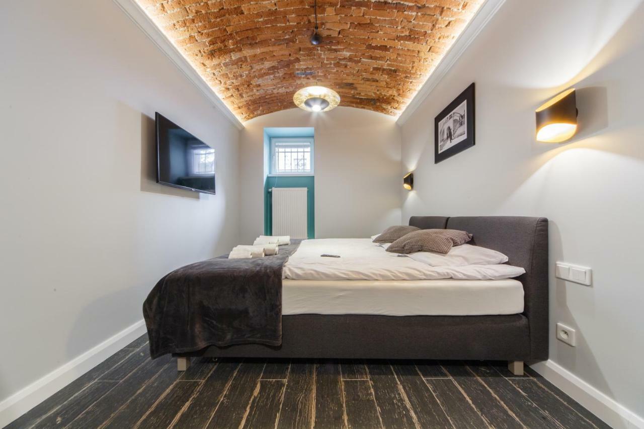 M4 Main Square Studio Краков Экстерьер фото